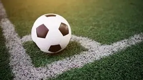 内马尔倒挂绝技锁定胜局，精彩瞬间重放——法甲激战斯特拉斯堡逆转战