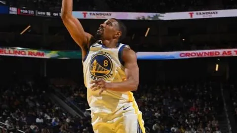 古伊拉斯梅梅开二度，斯图加特3-1逆转达姆施塔特，扎加杜乌龙送礼