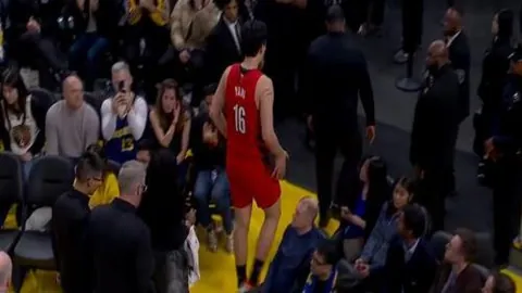 阿方索首发出场背后：教练压力引发情绪波动